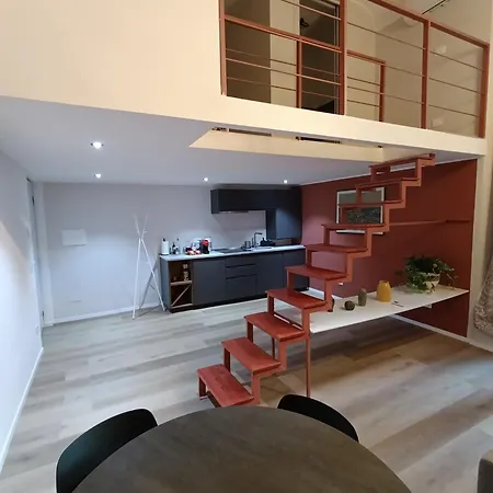 Cozy Design And Balcony Apartment Genua